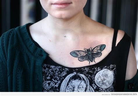 tatuaje entre pechos|Tatuajes para mujeres en el PECHO: 30 diseños ATREVIDOS y。